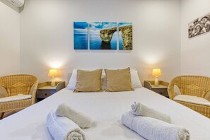 3 bedrooms, iron/ironing board, travel cot, WiFi - Charming Marsaskala Stay |Balcony & Seafront Walks (Marsaskala)