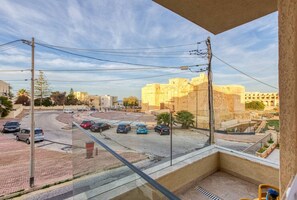 Property grounds - Charming Marsaskala Stay |Balcony & Seafront Walks (Marsaskala)