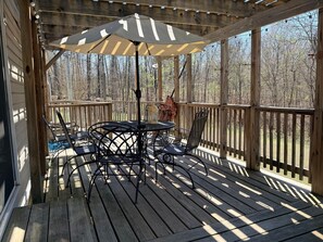 Outdoor dining - Spacious 4-bedroom home in tranquil Gilbertsville (Gilbertsville)