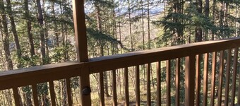 Quiet Country Hillside Retreat 3-bedroom house with AC close to Lebanon
