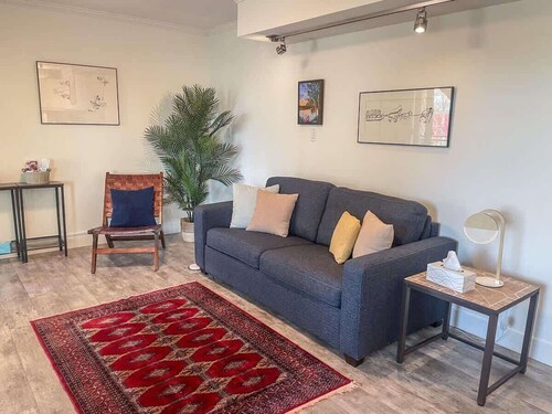 Cozy 1 br apartment in Old Town by lake