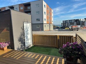 Property grounds - Modern house with Aurora views (Yellowknife)