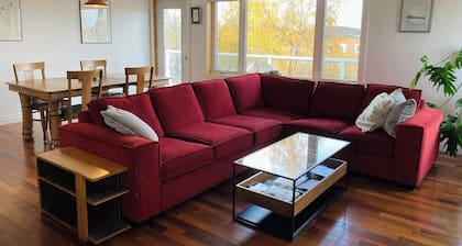 Aurora views from 2 br apartment by lake!