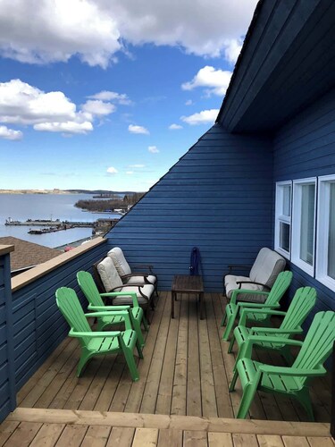 See Aurora and lake from EVERY room - 2bd 2bth