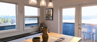 See Aurora and lake from EVERY room - 2bd 2bth