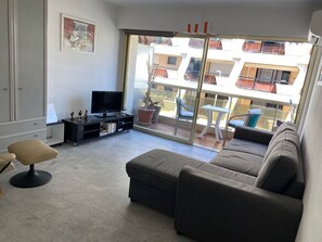 TV - Central Sylvaplana Studio in Juan-les-Pins, Parking Included (Antibes)