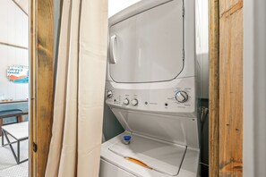Interior - Charming Cabin • Hot Tub & Picture-Perfect Views (Pigeon Forge)