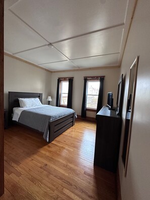 WiFi, bed sheets - Charming, Private 1-bedroom in Utica perfect for your getaway (Utica)