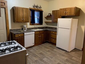 Private kitchen - Charming, Private 1-bedroom in Utica perfect for your getaway (Utica)
