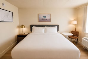 Habitación individual clásica, 1 cama de matrimonio grande | Escritorio, espacio para trabajar con un portátil, cortinas opacas