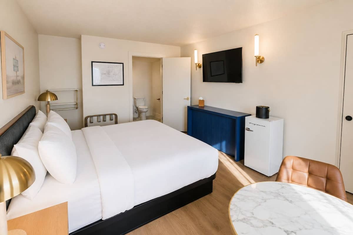 Habitación, 1 cama King size, con acceso para personas discapacitadas | Escritorio, espacio para trabajar con laptop y wifi gratis