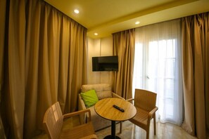 Superior Double Room, Balcony, Partial Sea View | Living area - Tonis Rooms Vlore (Vlore)
