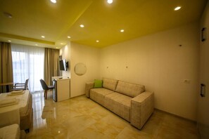 Quadruple Room, Sea View | Living area - Tonis Rooms Vlore (Vlore)