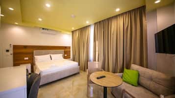 Superior Double Room, Balcony, Partial Sea View | In-room safe, desk, blackout curtains, free WiFi
