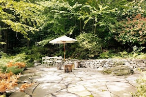 Outdoor dining - Mountainside Catskills Cabin | Hike - Fish - Relax (Phoenicia)