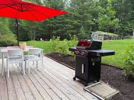 Outdoor dining. Modern Nature Escape w/Barrel Sauna & Yurt
