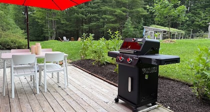 Modern Nature Escape w/Barrel Sauna & Yurt