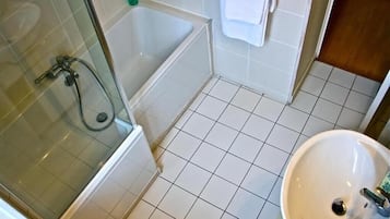 Comfort Double Room | Bathroom