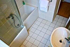 Comfort Double Room | Bathroom - hôtel du perigord (Aubeterre-sur-Dronne)
