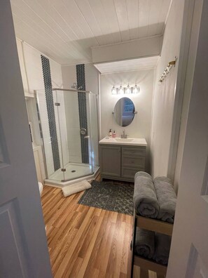 Shower, hair dryer, soap, toilet paper - Lakefront Lake Lure Cabin: Private Dock, Paddleboards, Firepit Near Chimney Rock (Lake Lure)