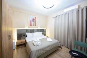 Double Room, Balcony | Blackout drapes, free WiFi, bed sheets - Eriks Rooms (Tirana)