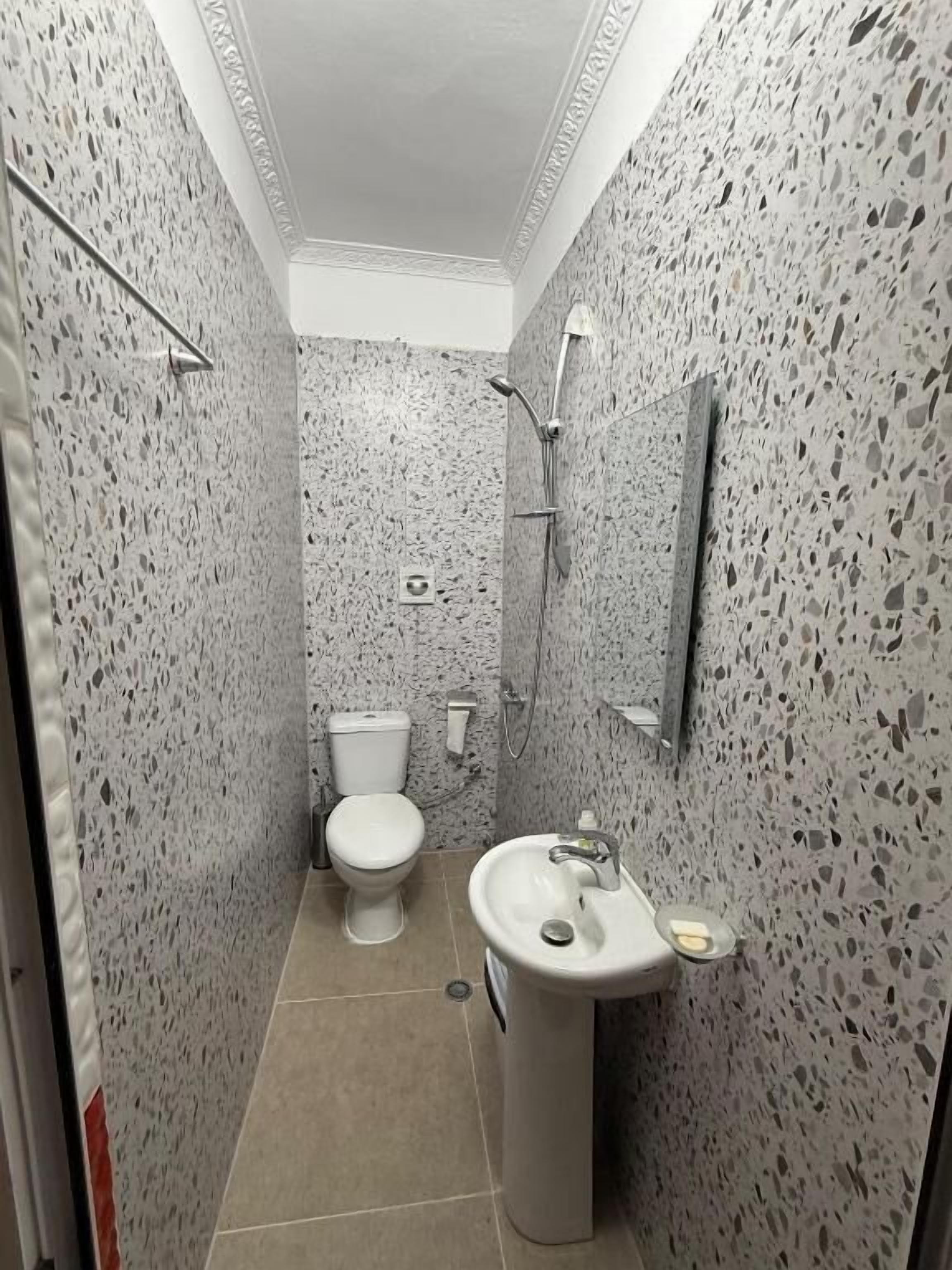 Doppelzimmer, Balkon | Badezimmer | Dusche, kostenlose Toilettenartikel, Haartrockner, Handtücher