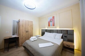 Double Room, Balcony | Blackout drapes, free WiFi, bed sheets - Eriks Rooms (Tirana)