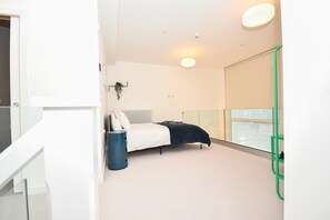 1 bedroom, desk, iron/ironing board, WiFi - Spacious 1BED Mezzanine Apartment in Central Leeds (Leeds)
