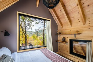 2 bedrooms, WiFi, bed sheets - A-Frame Treehouse with Giant Treetop Net - The Carpentree (Highlands)