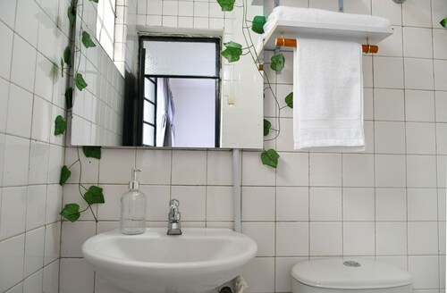 Private Room w/ Bath - 10 Min to El Dorado Airport - Quiet Area