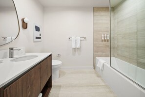 Hair dryer, towels - Bright & Stylish 1BR Condo at Domus Brickell (Miami)