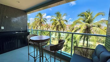 Deluxe Studio, Garden View | Property grounds