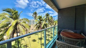 Deluxe Studio, Garden View | Outdoor dining