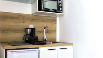 Deluxe Double Room, Non Smoking, Kitchenette | Private kitchen