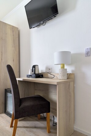 Deluxe Double Room, Non Smoking, Kitchenette | Interior - HOTEL ARCHIPEL (Balaruc-les-Bains)