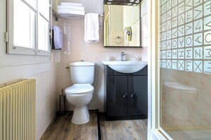 Comfort Double Room, Non Smoking | Bathroom - HOTEL ARCHIPEL (Balaruc-les-Bains)