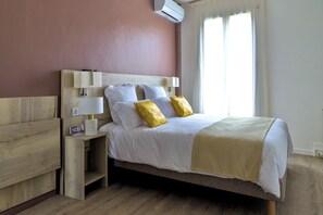 Comfort Double Room, Non Smoking - HOTEL ARCHIPEL (Balaruc-les-Bains)