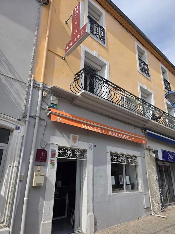 Exterior detail - HOTEL ARCHIPEL (Balaruc-les-Bains)