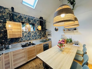 Private kitchen - Charming family apartment in Basque house 10 minutes from beaches (Anglet)