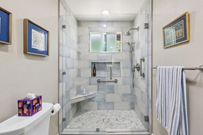 Shower, hair dryer, towels - South Oceanside Retreat 1.3 miles to the Beach! (Oceanside)