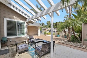 Outdoor dining - South Oceanside Retreat 1.3 miles to the Beach! (Oceanside)