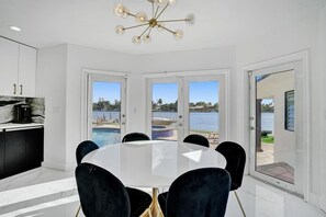 Dining - Bayside bliss 6k sqf on the bay (Hollywood)