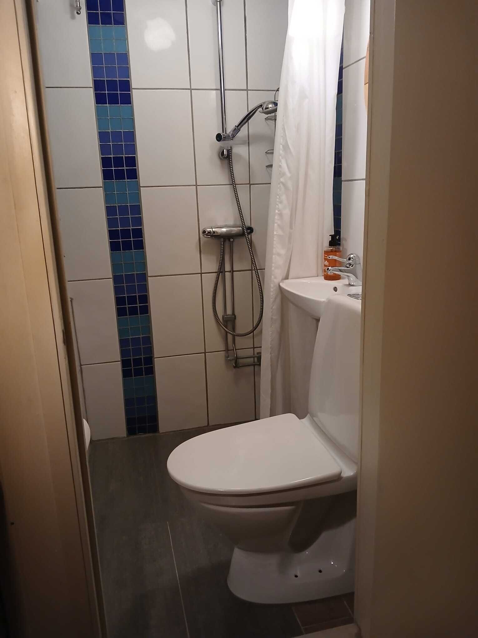 Einzelzimmer | Badezimmer | Dusche, kostenlose Toilettenartikel, Haartrockner, Handtücher