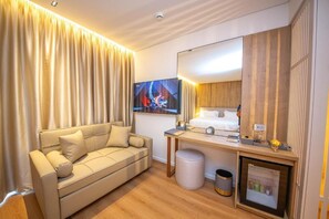Habitació triple Deluxe, balcó | Interior