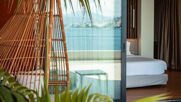 Royal lakosztály, erkély, kilátással a hegyre