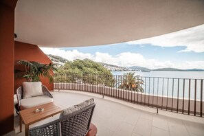 Junior-Suite, Balkon, Meerblick | Terrasse/Patio