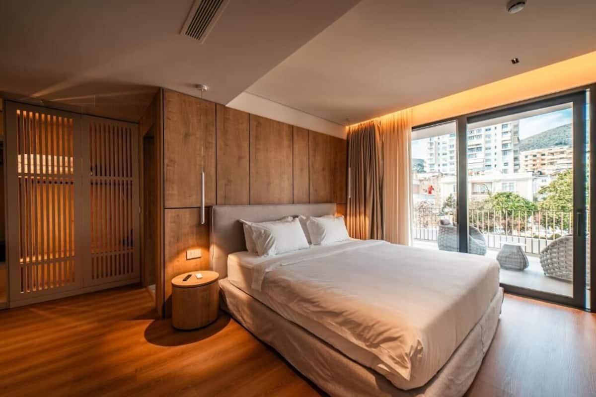 Royal Suite, Balcony, City View