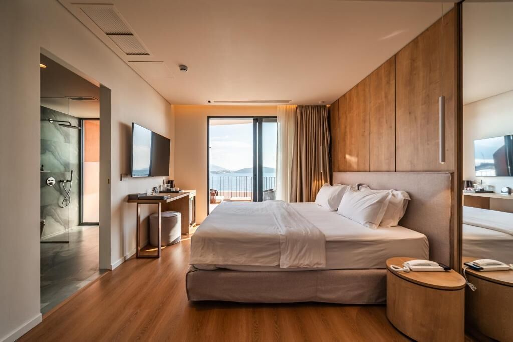 Deluxe Suite, Balcony, Sea View