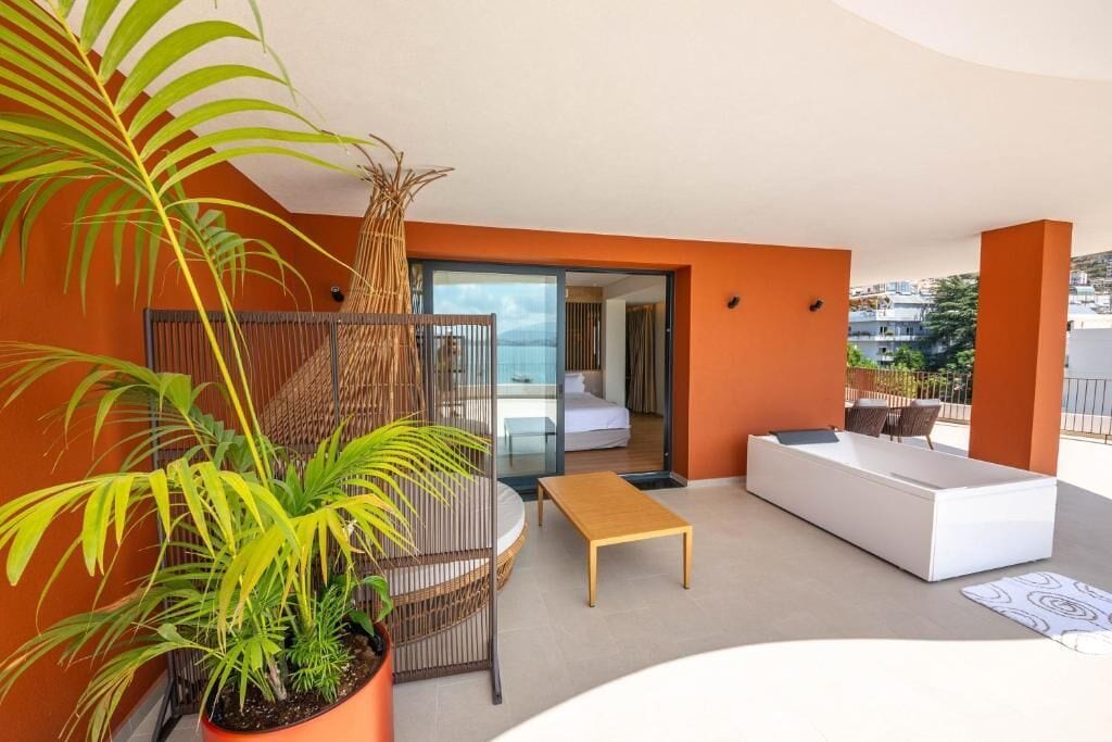 Suite de lujo, balcón, vistas al mar | Terraza o patio