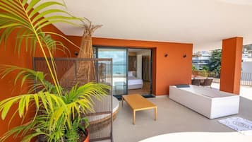 Suite de lujo, balcón, vistas al mar | Terraza o patio